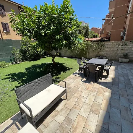 Casa Paestum. Your Wonderful Garden In Hébergement de vacances Rome