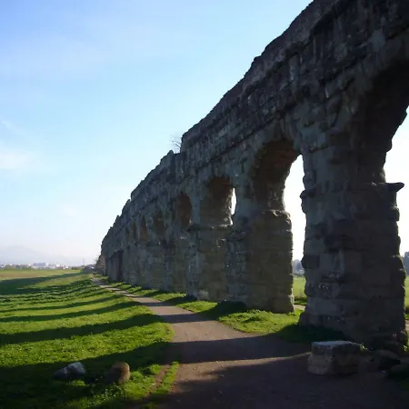 Casa Paestum. Your Wonderful Garden In Rom